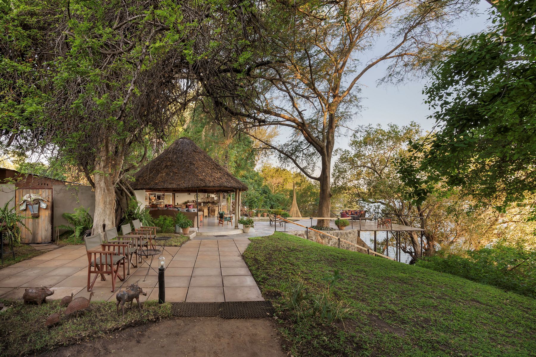 Accommodation and guest areas at Chundukwa River Lodge
