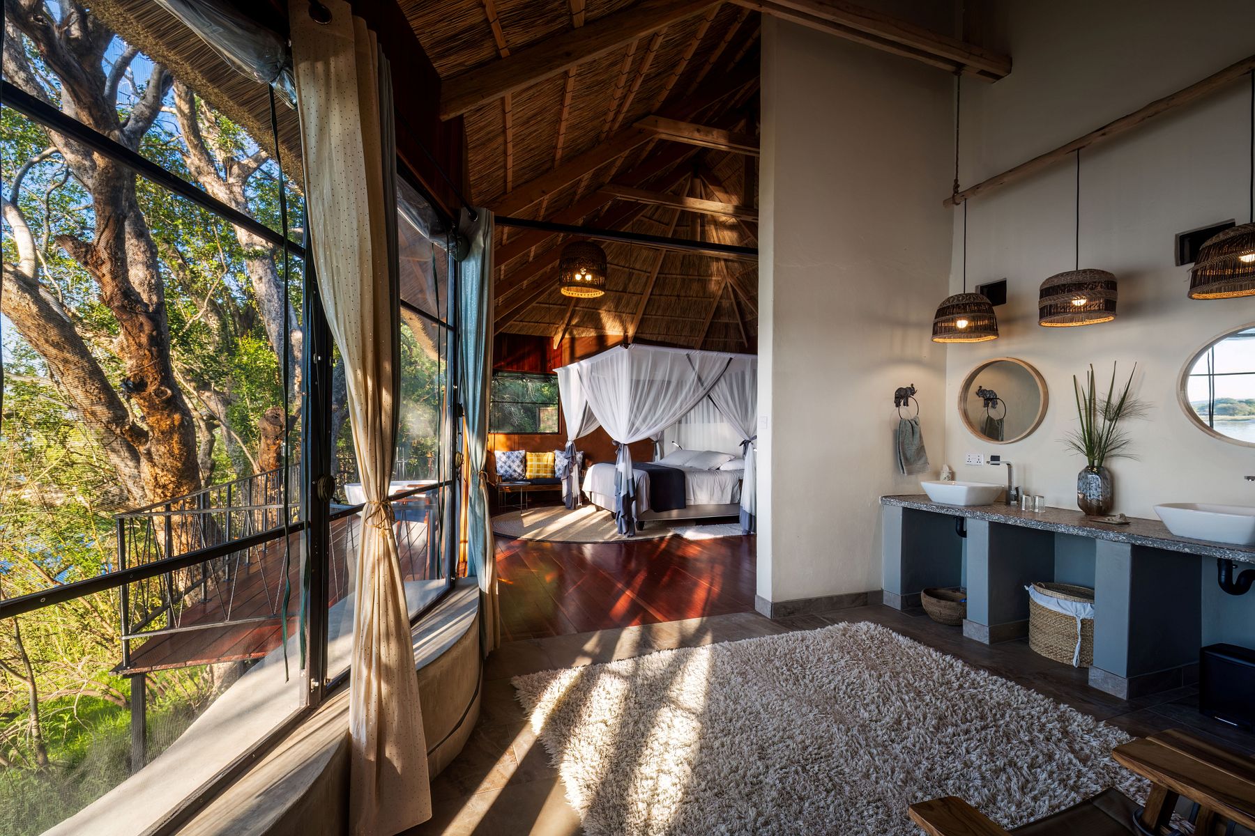 Accommodation and guest areas at Chundukwa River Lodge