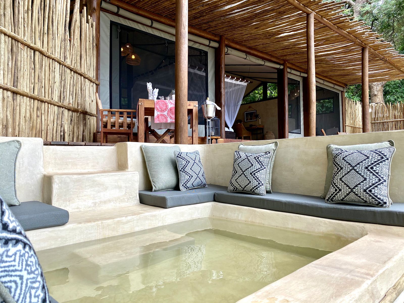 Accommodation and guest areas at Chiawa Camp